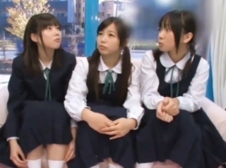 〖マジックミラー号〗童顔の制服娘たちに大興奮 ウブっ子にエロざんまい