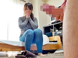 可憐な美魔女が近所の若い男を笑顔でたっぷりと攻めてあげて激イキを何度もしあうことになる