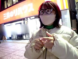 企画ナンパされた地味メガネさんがえちえちSEX！潮吹きおしっこ！正常位でズコって顔射ほじくりマンコ潮吹き！