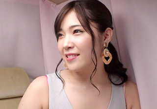 人妻ナンパ「恥ずかしぃわよぉ♡」ムチムチ巨乳おっぱいの肉付き最高な素人美魔女・美熟女おばさんを車の中でエロい行為を楽しむ