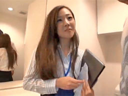 「1件も契約取れなくて…」入社1年目のおっとりOLが枕営業のためにAVデビュー
