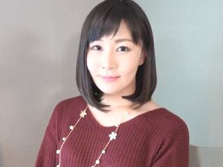【人妻】出会い系で男を漁ってるエロエロ三十路美女奥さんとホテルへ‼性欲強めな肉食奥様が夫を裏切り浮気する姿を撮影‼