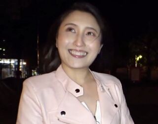 ２８歳の妖艶お姉さんが色気漂う大人のカラダでチンポを挑発！激しいファックで全力でアクメする