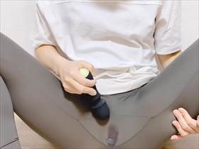 個人撮影 玩具使った自慰で本気汁がレギンスを濡らしていく様子がガチすぎる自撮り動画