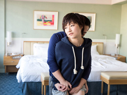 緊張している表情が初々しいHに興味を持ったのはまだ最近という美女