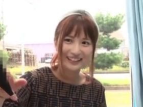 負けず嫌いなお姉さんをナンパしてMM号へ連れ込み巨根男性のお悩みを解決してもらいました！