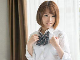 小悪魔っぽい笑顔が可愛いJKが学校をサボって制服のまま…