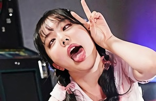 【百瀬あすか】美乳スレンダーの激カワ美少女JKを洗脳！下品な本能むき出し、性処理便器状態の激ピストン3P中出しセックス！！