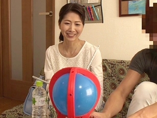 清楚系の美魔女♪ 若いうぶな男に口説かれて激しいプレイをおねだりしてあえぎ狂うことになるww