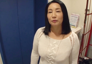 【五十路熟女ｘアナル即ハメ】「ちょ、ちょっと、そこ肛門…んんっ♡」ぽっちゃりムチムチ巨乳おっぱい人妻おばさんの肛門交尾！