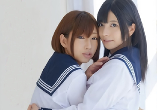 《美尻ロリ》「いっぱいイコうね♥♥」ムチムチ巨乳おっぱい、スレンダー貧乳ショートカットの美少女が絡み合う百合交尾！