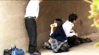 【盗撮】サカッてる思春期の若者達はお金がなかったら外でヤルしかないよね！女子校生の青姦カップル盗撮♡