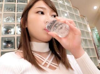 ２４歳のヤリマン奥さんが媚薬持参でキメセク堪能ｗｗガンギマリで感度上昇した不貞マンコが即ハメ鬼ピストンで他人チンポの快楽にイキ狂う