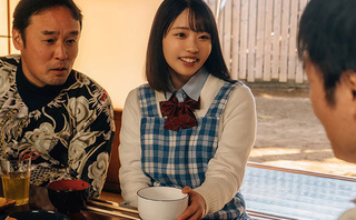 【美女】ギトギトした中高年おっさんのマッド肉竿がGIRLのピュアなまんこを捏ねくり回す背徳セックス 二葉エマ