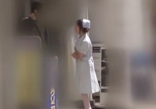 《逆ナンパ》「ちょっと…」スレンダー巨乳おっぱいの美人女医とナースが素人くんのチンポのをMM号の中で射精させちゃうｗ