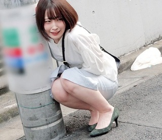 変態なプレイを強いられ道端に倒れ込むほどイカされ中出しされる女の子