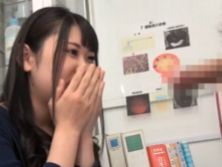 「えっ、デカいですね♡」団地妻に旦那余入りでかいちんぽを見せて発情させ手コキから挿入セックスへ