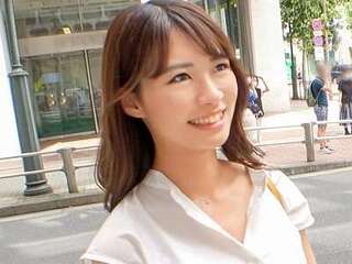企画ナンパされたスレンダー美少女がSEX！ソファでクビレを晒し痴女テクの杭打ちピストンで絶頂！