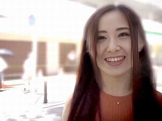 ＜人妻ナンパ＞色白清楚な27歳のセレブ若妻を居酒屋で口説き…乳首舐め手コキで奉仕するエロ貧乳にデカチン挿入→デカ尻騎乗位