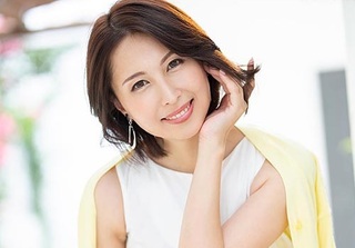 《抜ける！佐田茉莉子》「いっぱいしましょ♥」現役美容家のスレンダー美女が巨乳おっぱい垂れさせてスパイダー騎乗位する！