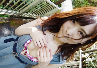 【精飲デート】「凄い興奮する♡」スレンダー美乳おっぱいのエステのお姉さんが野外でおしっこお漏らし、露出セックスを楽しむ！