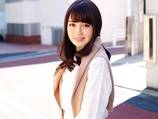 〚飯山沙織〛爽やか30才妻と密会したら胸チラ鑑賞しながら乳首を弄って手マンでアクメ♪♪玉舐めフェラでご奉仕させて不倫ＳＥＸ