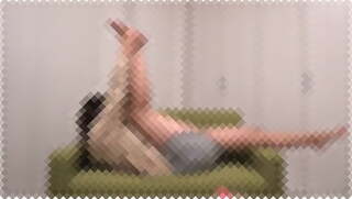 【自撮り脱糞】むっちり恵体女性のエロ声ストレッチトーク⇒M字開脚で超極太うんこ発射！！