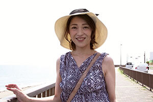 20歳の長男を持つ微笑み美人。息子と同年代の男優に背徳感を抱きながら絶頂を繰り返す！久保今日子