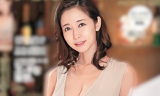 【篠田ゆう】超絶カワイイ巨乳美熟女（スナックのママ）とスタッフのイケナイ関係･･･客がいない店内でチンポをぶち込む激ピストン濃密セックス！！