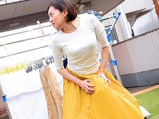 ≪叔母≫親戚のエロガキにスカートの中で犯されるｗ欲求不満な人妻とバレないように不倫セックスｗ
