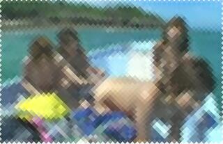（徳井唯など）暑い時は冷水浣腸！海でスカトロ遊びする女子5人。魚も驚いて逃げちゃうｗ