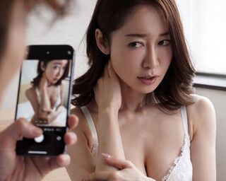 マッチアプリでお隣の生意気な人妻(篠田ゆう)と出会ってフェラ抜きさせる