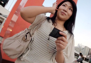 《不倫旅行》「いっぱいしてぇ♥」ムチムチ巨乳おっぱいの地味清楚な人妻熟女おばさんと寝台列車でリモバイ遊びして交尾！！ｗ
