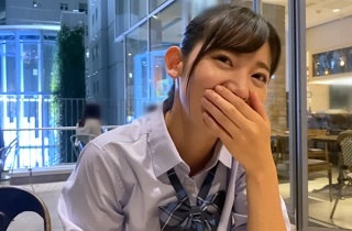 天真爛漫な美少女JKの肉厚尻を掴みながらバックで膣奥までチンポねじ込むハメ撮りSEX