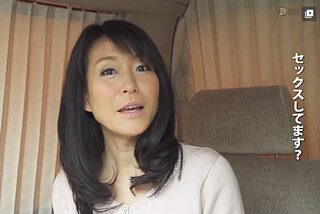 【シコシコ鑑賞】エッチを常日頃ヤってる奥さまにとってもマジマジとみるシコシコは興味津々！咥えちゃう♡