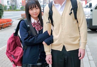 《素人ナンパ企画》「え！？違うの！？」カレシの肉棒当てGAMEでスレンダー貧乳ちっぱいロリ美少女が寝取られてしまう！