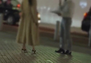 人妻ナンパ「今帰る所で…」夜の街をいく清楚美人な素人美魔女・美熟女おばさんを口説いて車の中で卑猥な行為を楽しむｗ