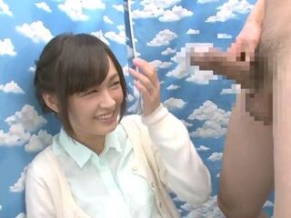 『夫より大きいです…』美乳おっぱいの可愛い奥さんが巨根デカチンをエロエロ腰使いで素股！旦那を裏切る淫乱浮気妻【人妻ナンパ】