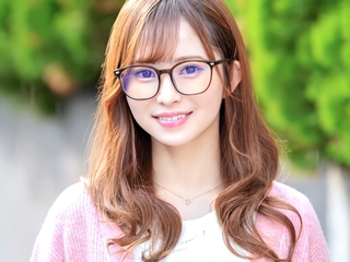 【素人ナンパ】ネイルサロンで働く21歳の新社会人！今は休憩中だという眼鏡お姉さんがMM号の中で野球拳！