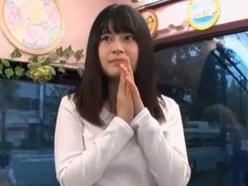 高学歴女子大生をナンパしてMM便に連れ込み人生初のデカチン素股で発情モードにさせてハメる！