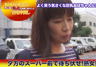人妻ナンパ「だめよぉ♥」色白美肌に巨乳おっぱいと腹肉がエロいｗｗ素人美魔女・美熟女おばさんの自宅で中出し種付けｗｗ