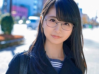 《MM号》エモ可愛い・・♡制服が似合うメガネJKが乗車！敏感おっぱい揉まれてパン染みつくっちゃう♡