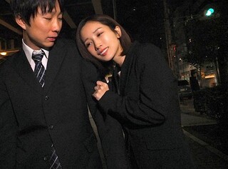 【小島みなみ】酔っ払って、甘えん坊さんになった、人妻上司を、猛烈ピストンでNTR性交…