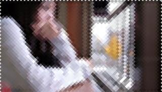 【羞恥】窓から外を眺める幸薄顔女性･･･実は下半身すっぽんぽんで力みながらウンコしていますｗｗ
