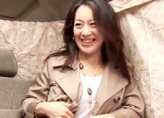 「こんなおばさんの下着に興味あるの？」清楚な見た目の人妻ナンパでファッション調査を装いセクハラ痴漢～なし崩しで卑猥な悪戯