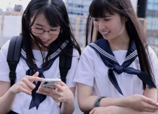 【女子校生ハーレム】謝礼欲しさにすぐ抱かれ制服脱がされ喘ぎ散らす女子校生