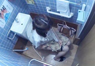 人妻ナンパ「ここじゃダメ…♡」相席居酒屋のトイレでイチャラブし素人美魔女・美熟女おばさんを部屋に連れ込み膣内射精SEX！