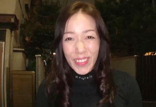 《五十路熟女のアナルセックス》「凄いっ♥」スレンダー巨乳おっぱい人妻おばさんが即ハメからのイキ潮＆拘束肛門SEX！