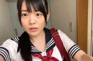 あどけなさ残る清涼感抜群な制服美少女にオジさんチンポ叩き込む放課後SEX