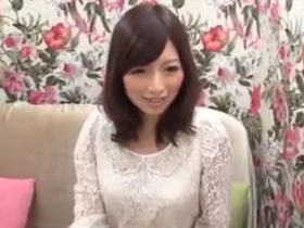 ナンパしたキレイな若妻にバレないようにゴムをハサミで切って無断で中出し！